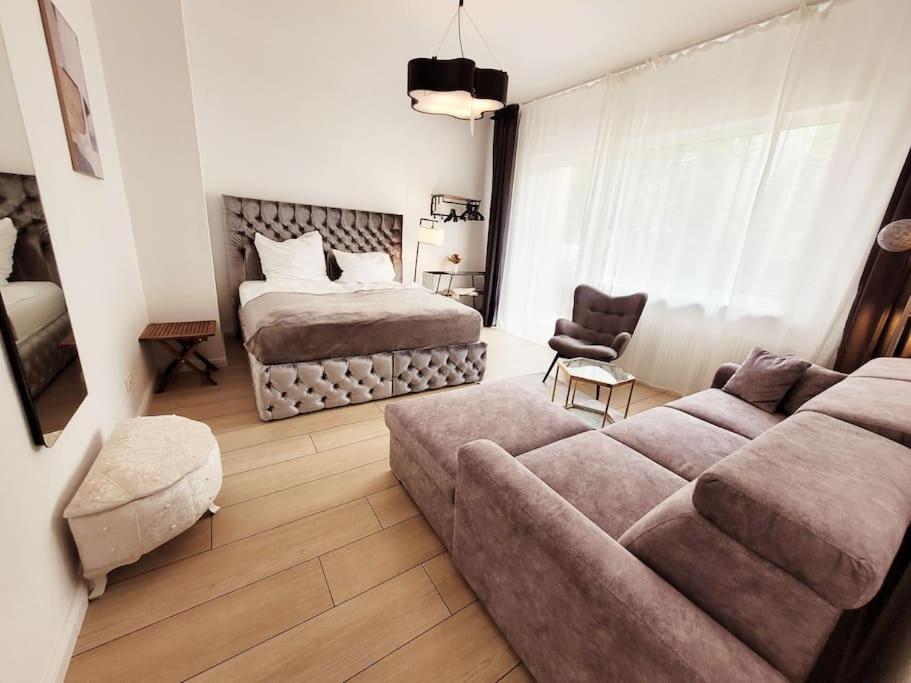 Duplex Apartment Ullstein- 4 Bedrooms, 2 Bathrooms, Living Room, 2 Parking Spaces, Boxspringbeds, Family & Business Apartment! 柏林 外观 照片