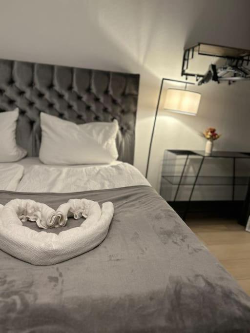 Duplex Apartment Ullstein- 4 Bedrooms, 2 Bathrooms, Living Room, 2 Parking Spaces, Boxspringbeds, Family & Business Apartment! 柏林 外观 照片