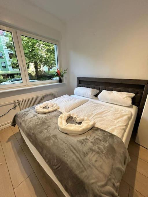 Duplex Apartment Ullstein- 4 Bedrooms, 2 Bathrooms, Living Room, 2 Parking Spaces, Boxspringbeds, Family & Business Apartment! 柏林 外观 照片