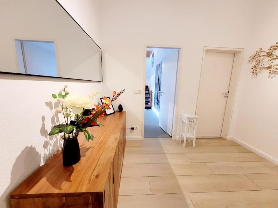 Duplex Apartment Ullstein- 4 Bedrooms, 2 Bathrooms, Living Room, 2 Parking Spaces, Boxspringbeds, Family & Business Apartment! 柏林 外观 照片