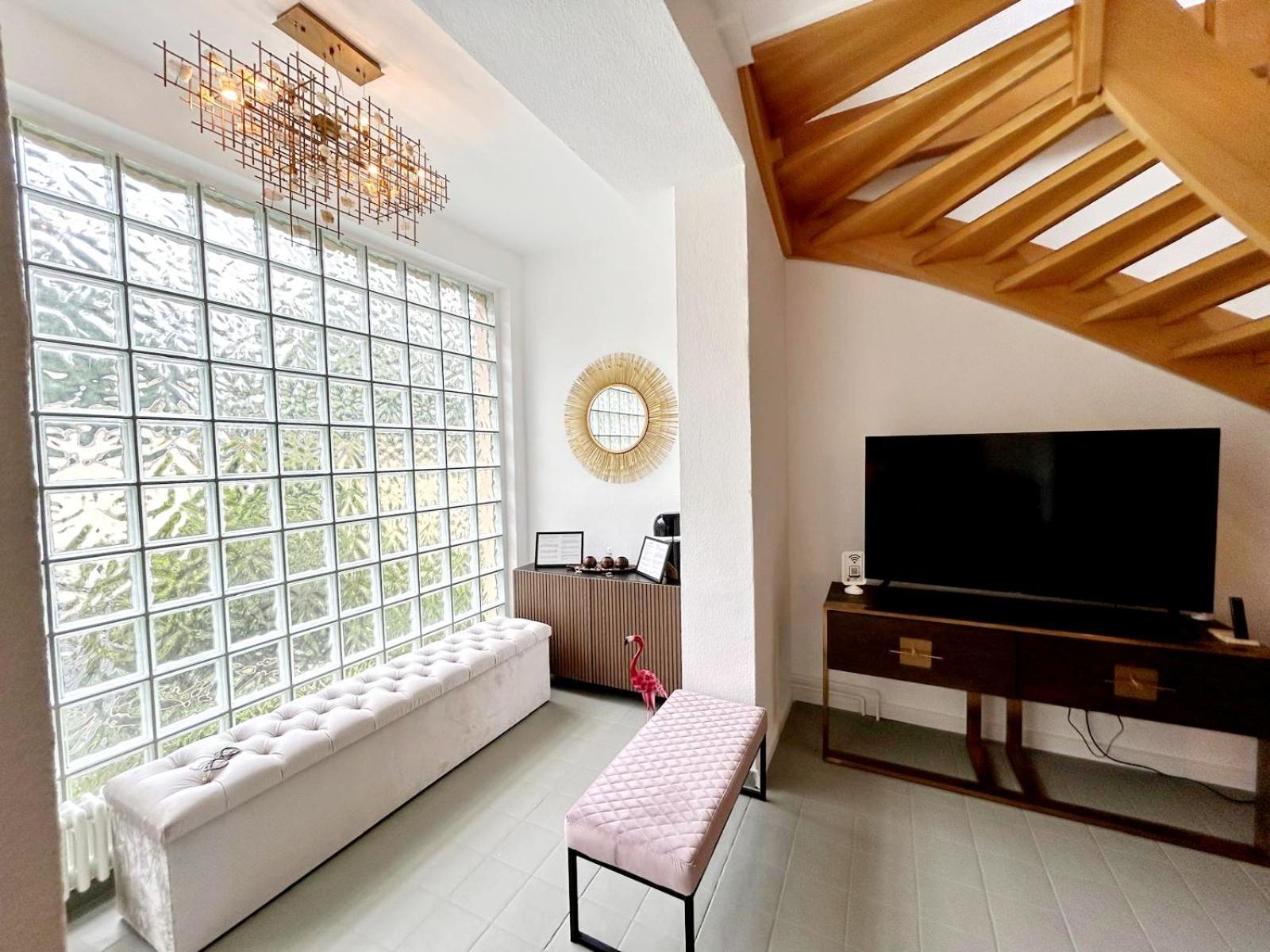 Duplex Apartment Ullstein- 4 Bedrooms, 2 Bathrooms, Living Room, 2 Parking Spaces, Boxspringbeds, Family & Business Apartment! 柏林 外观 照片
