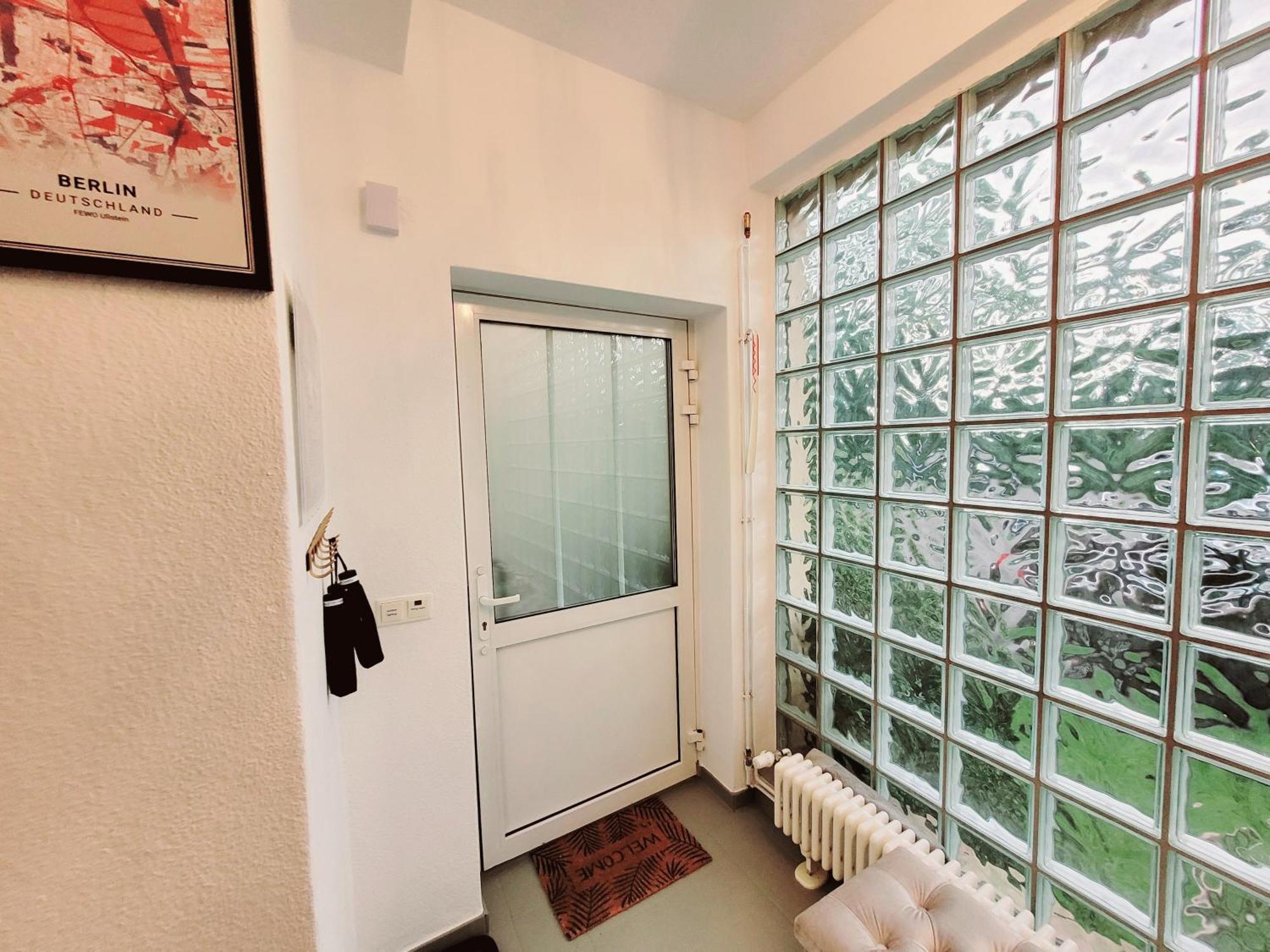 Duplex Apartment Ullstein- 4 Bedrooms, 2 Bathrooms, Living Room, 2 Parking Spaces, Boxspringbeds, Family & Business Apartment! 柏林 外观 照片
