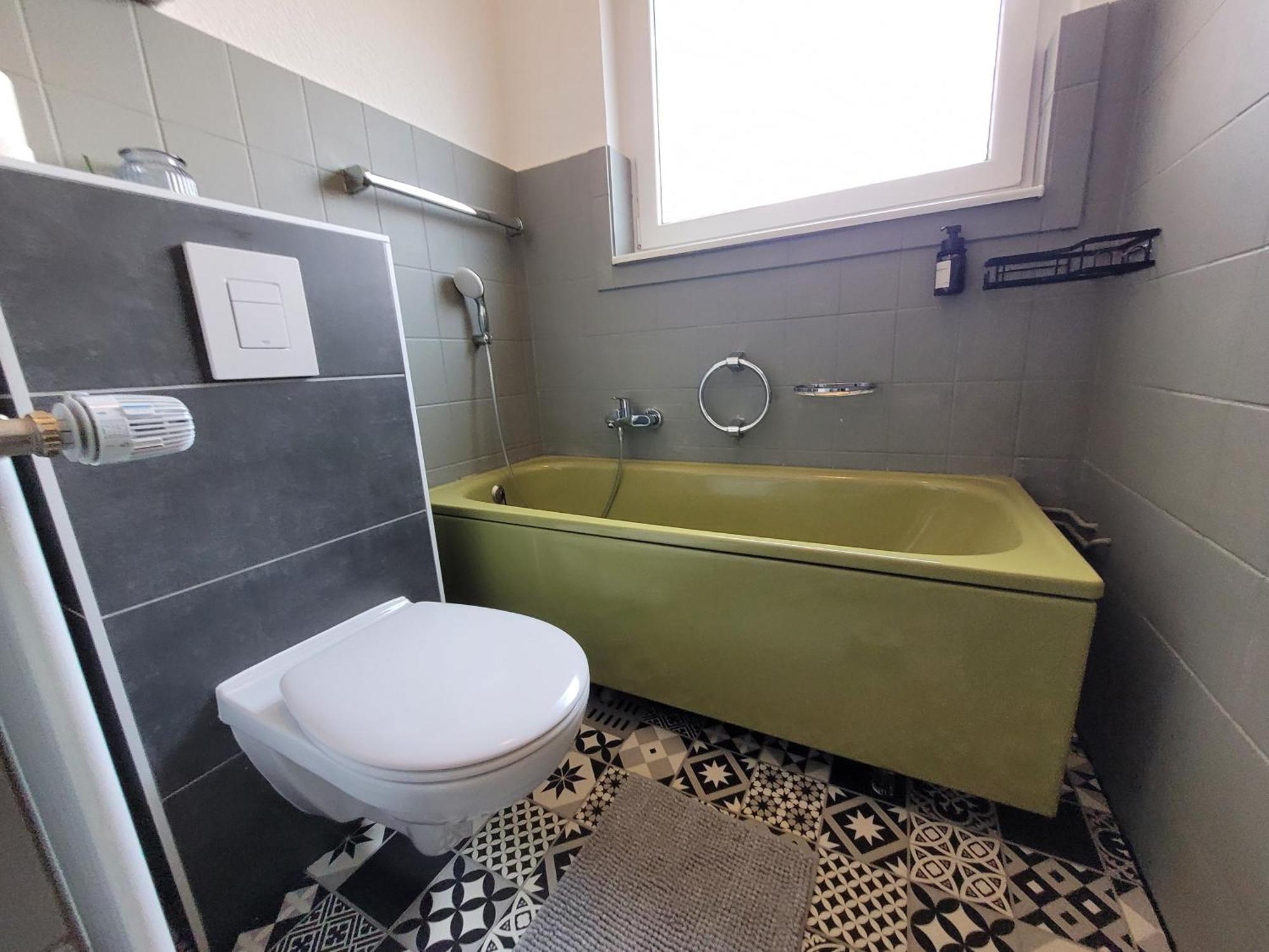 Duplex Apartment Ullstein- 4 Bedrooms, 2 Bathrooms, Living Room, 2 Parking Spaces, Boxspringbeds, Family & Business Apartment! 柏林 外观 照片