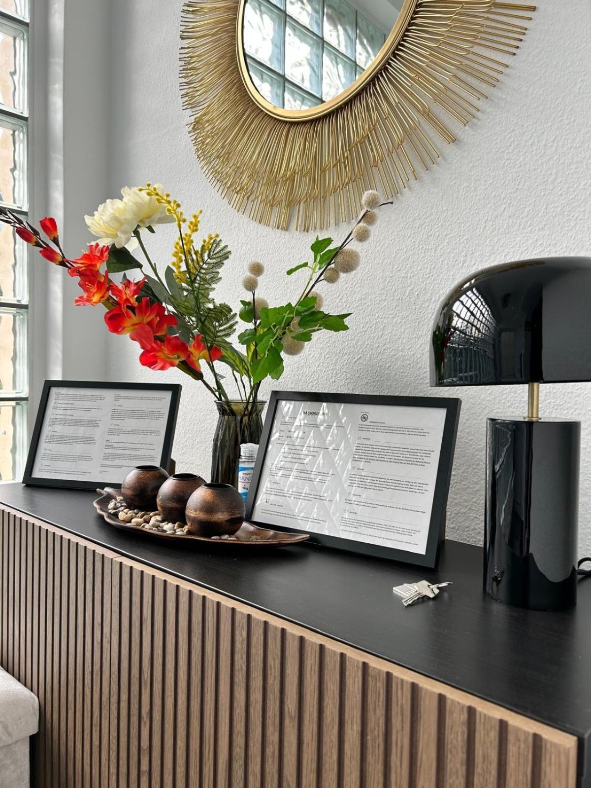 Duplex Apartment Ullstein- 4 Bedrooms, 2 Bathrooms, Living Room, 2 Parking Spaces, Boxspringbeds, Family & Business Apartment! 柏林 外观 照片
