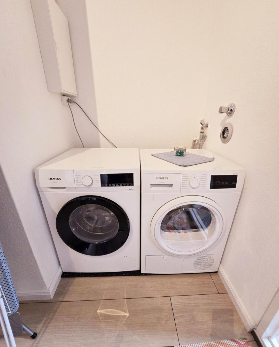 Duplex Apartment Ullstein- 4 Bedrooms, 2 Bathrooms, Living Room, 2 Parking Spaces, Boxspringbeds, Family & Business Apartment! 柏林 外观 照片