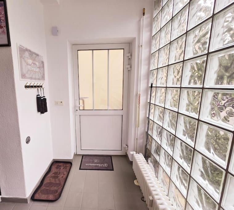 Duplex Apartment Ullstein- 4 Bedrooms, 2 Bathrooms, Living Room, 2 Parking Spaces, Boxspringbeds, Family & Business Apartment! 柏林 外观 照片